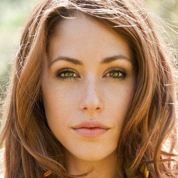 Amanda Crew
